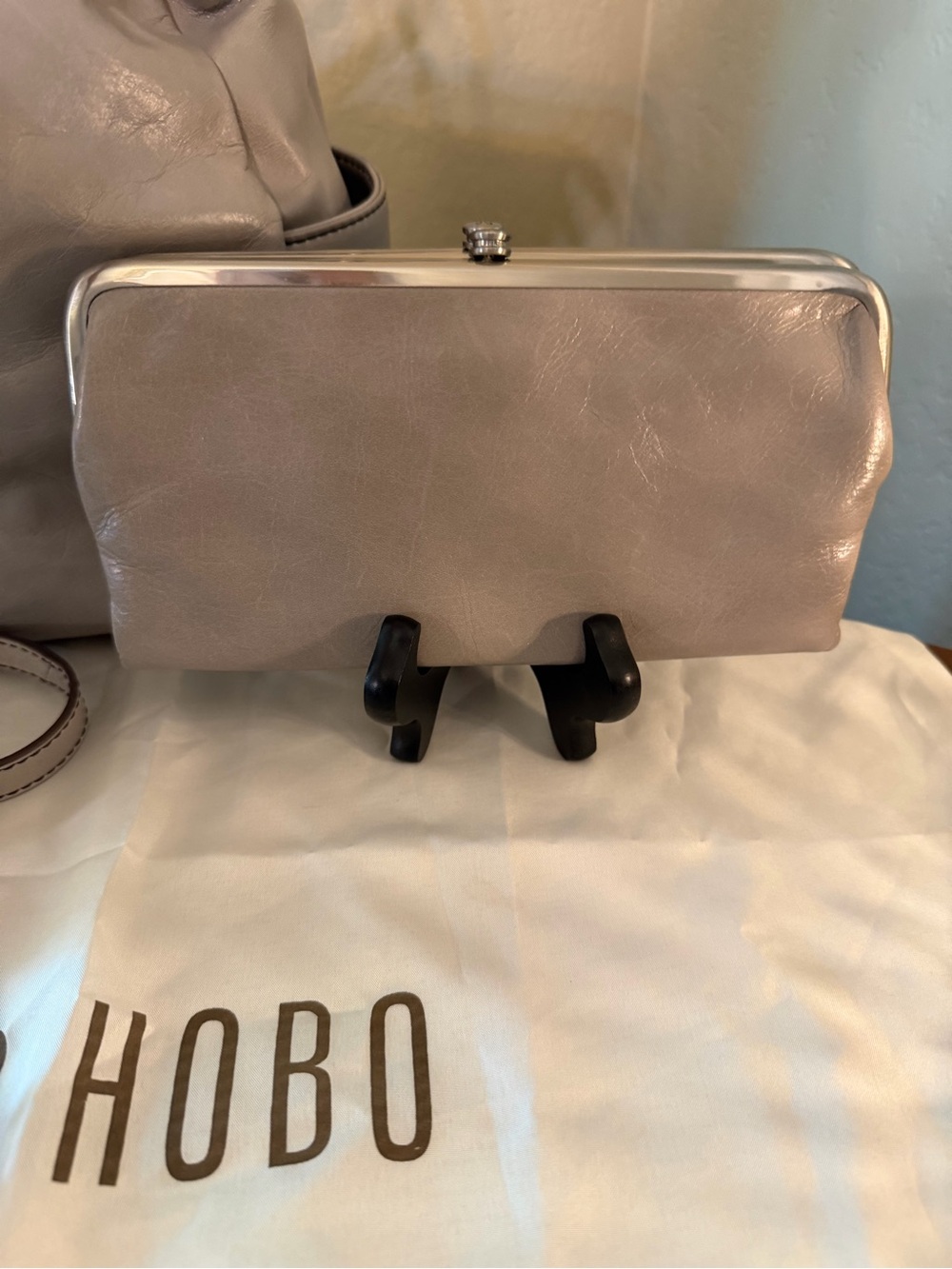HOBO Beautiful Driftwood shade Leather Tote with Matching Clutch - Picture 12 of 16